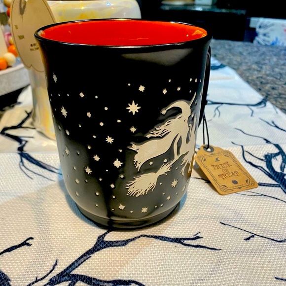 Gorgeous Feeling Witchy Adorable Coffee Mug with With Flying on Broom! NWT - Picture 2 of 6